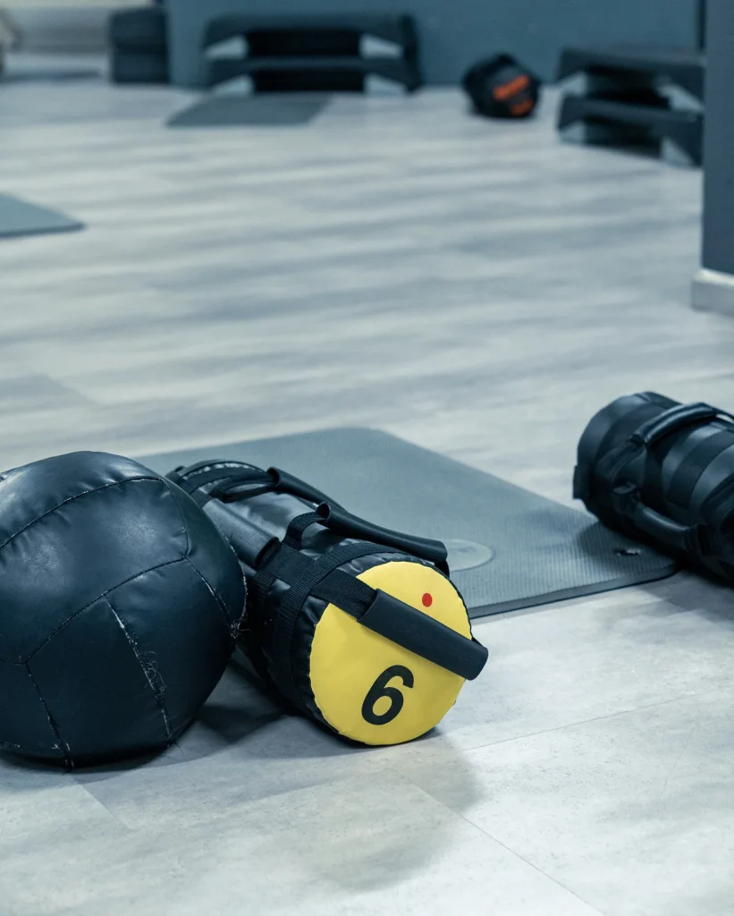 pesi e attrezzi per allenamenti a corpo libero - palestra vicino a me